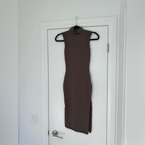 Midi dress with scoop neckline
Very good quality
Worn once
Looks very nice